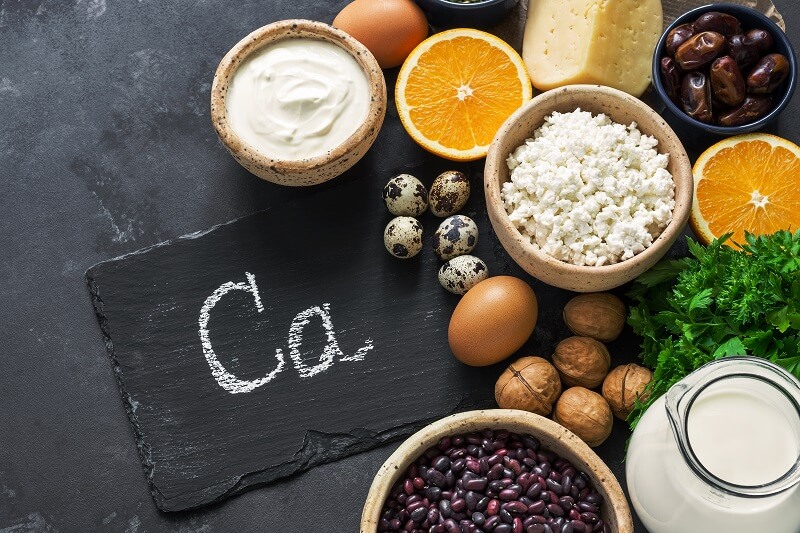 nutry-alimentos-ricos-em-cálcio-vitaminas-e-minerais-nozes-ovos-laticínios-tâmaras